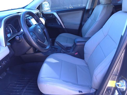 Used 2015 Toyota RAV4 LE image 7