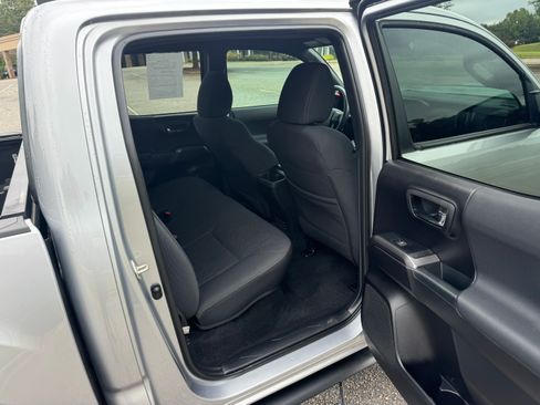 Used 2020 Toyota Tacoma TRD Sport image 17
