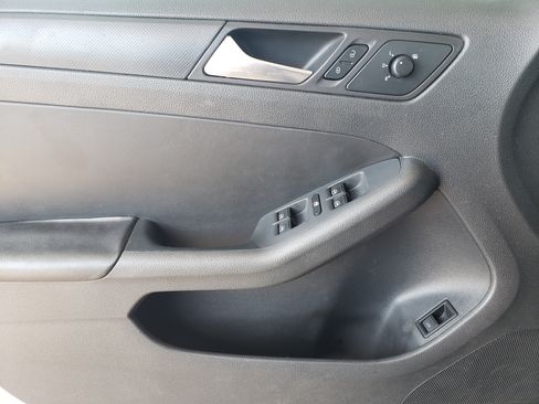 Used 2012 Volkswagen Jetta SE image 9