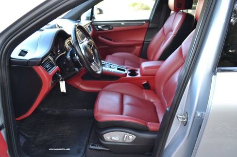 Used 2017 Porsche Macan image 25