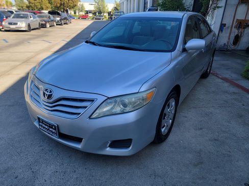 Used 2010 Toyota Camry image 4