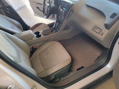 Used 2015 Chevrolet Volt Premium image 16