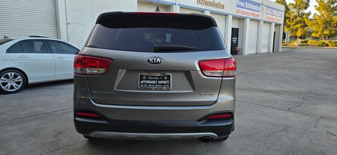 Used 2016 Kia Sorento EX-L image 10
