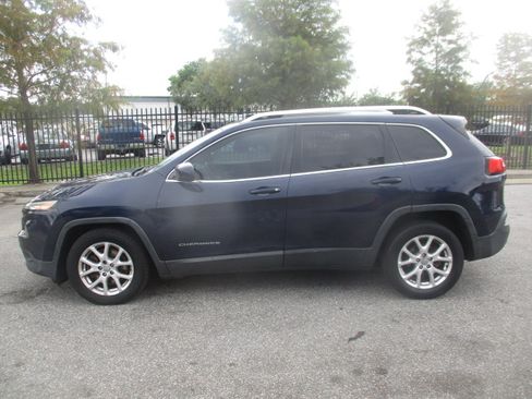 Used 2016 Jeep Cherokee Latitude image 1