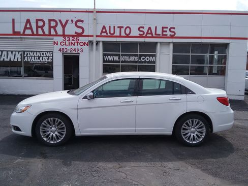 Used 2013 Chrysler 200 Limited image 31