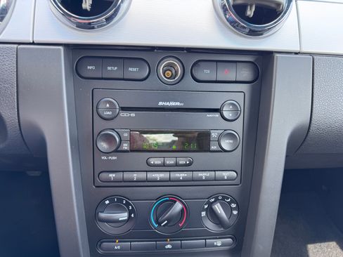 Used 2005 Ford Mustang GT Premium image 8
