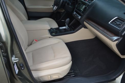 Used 2017 Subaru Outback 2.5i Limited image 12