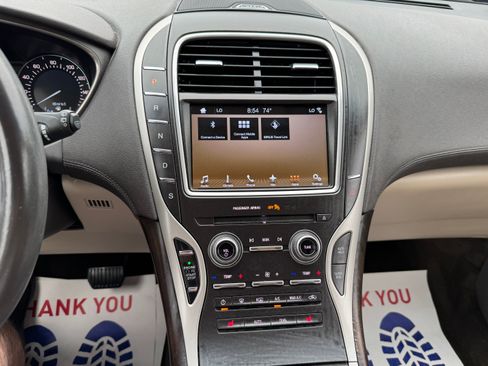 Used 2017 Lincoln MKX Select image 24