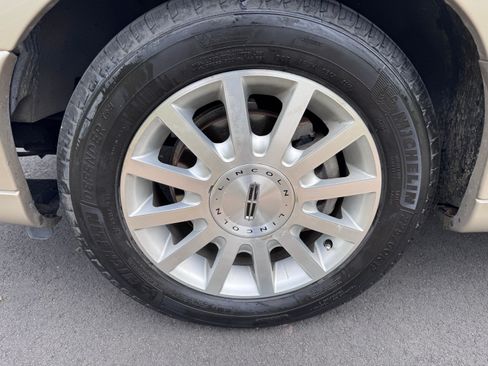 Used 2007 Lincoln Town Car Signature image 28