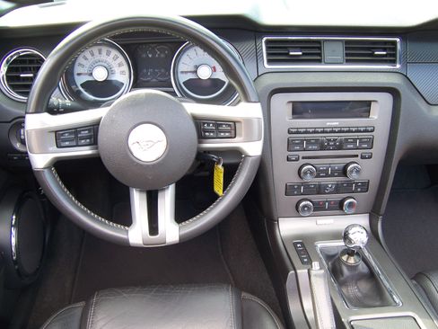Used 2011 Ford Mustang GT Premium image 15