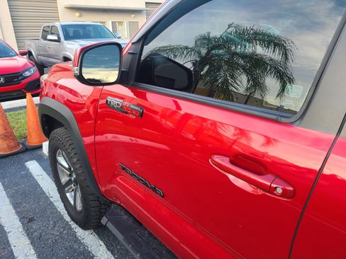 Used 2018 Toyota Tacoma TRD Off-Road image 7