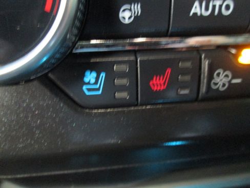 Used 2021 Ford Expedition XLT image 25