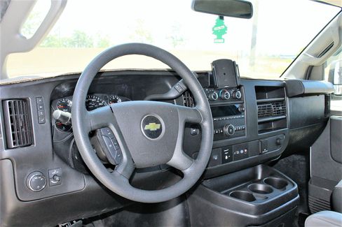 Used 2018 Chevrolet Express 3500 LT image 10
