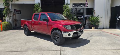 Used 2008 Nissan Frontier SE image 2