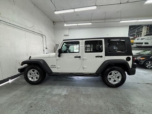 Used 2010 Jeep Wrangler Unlimited Sport image 8