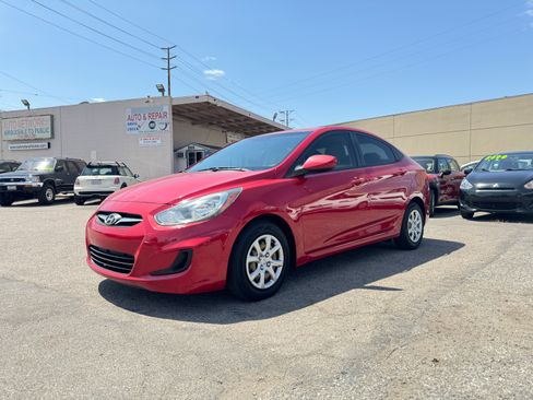 Used 2012 Hyundai Accent GLS image 2