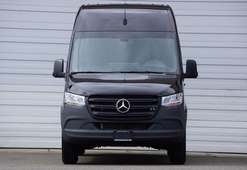 Used 2023 Mercedes-Benz Sprinter 2500 image 2