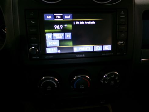 Used 2014 Jeep Patriot Latitude image 18