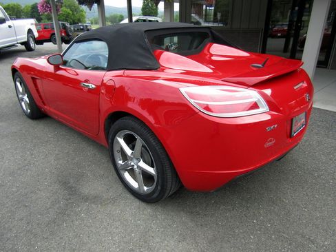 Used 2008 Saturn Sky image 2