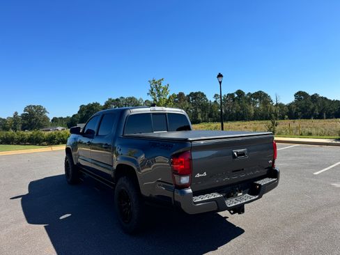 Used 2020 Toyota Tacoma SR image 6