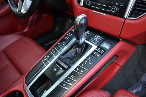 Used 2017 Porsche Macan image 27