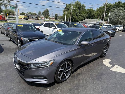 Used 2018 Honda Accord Sport image 2