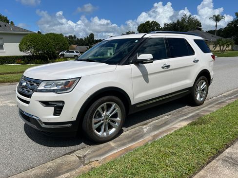 Used 2018 Ford Explorer Limited image 3