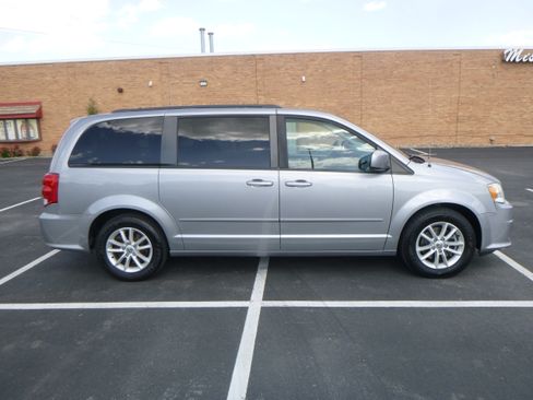 Used 2015 Dodge Grand Caravan SXT image 5