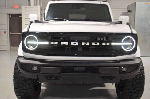 Used 2023 Ford Bronco Outer Banks image 2