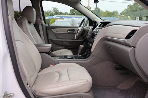 Used 2016 Chevrolet Traverse LT image 18