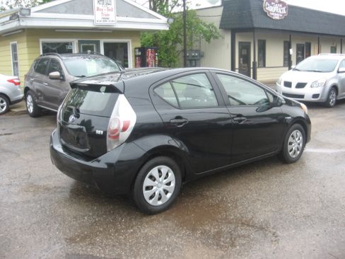 Used 2014 Toyota Prius C Two image 4