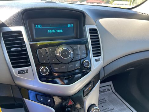 Used 2014 Chevrolet Cruze LT image 12