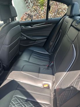 Used 2018 BMW M550i xDrive image 15