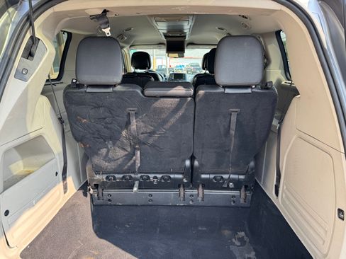 Used 2015 Chrysler Town & Country Touring image 14