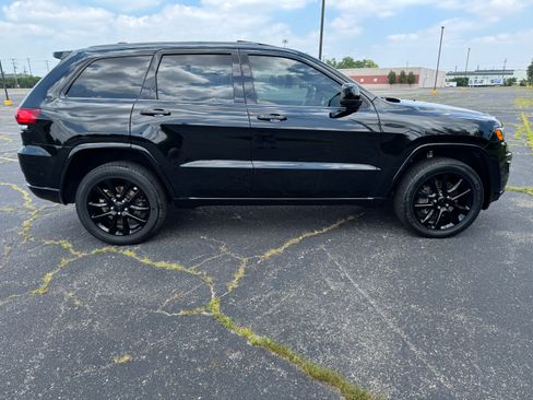Used 2021 Jeep Grand Cherokee Laredo X image 5