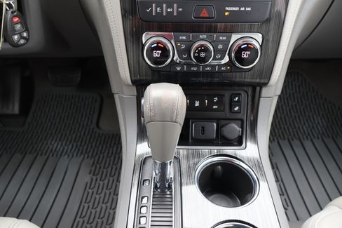Used 2016 Chevrolet Traverse LT image 22