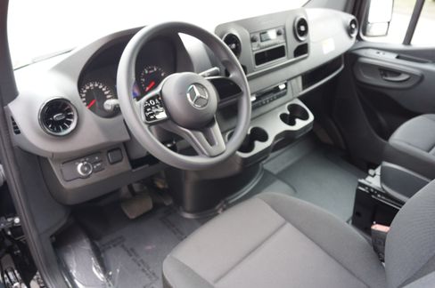 Used 2023 Mercedes-Benz Sprinter 2500 image 13