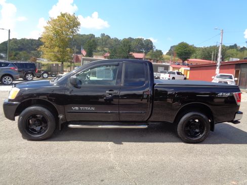 Used 2012 Nissan Titan SV image 9