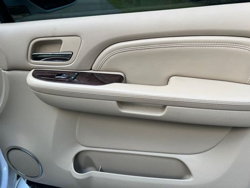 Used 2009 Cadillac Escalade Luxury image 19