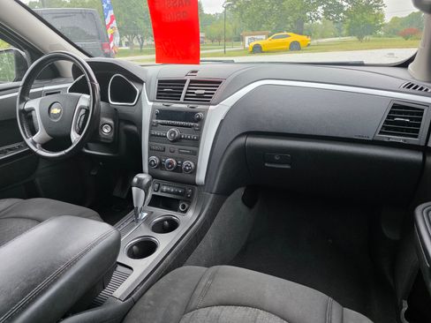Used 2012 Chevrolet Traverse LT image 8