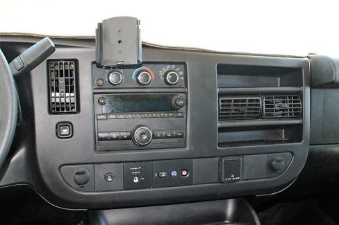 Used 2018 Chevrolet Express 3500 LT image 13