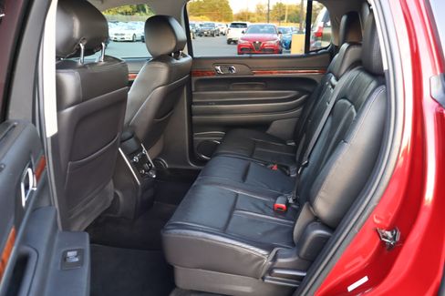 Used 2018 Lincoln MKT image 14