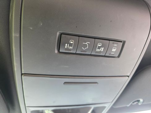 Used 2019 Dodge Grand Caravan SXT image 24