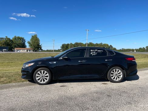 Used 2016 Kia Optima LX image 2