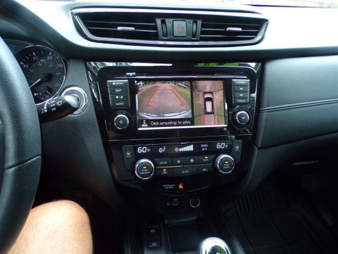 Used 2019 Nissan Rogue SL image 16