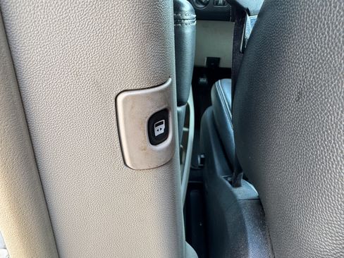 Used 2015 Chrysler Town & Country Touring image 13