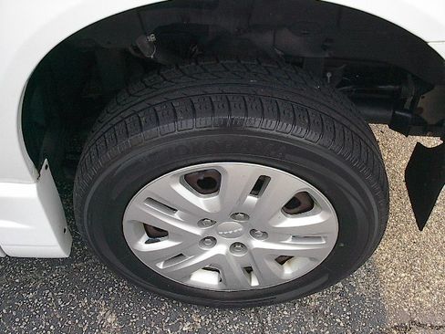 Used 2017 Dodge Grand Caravan SE image 23