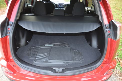 Used 2016 Toyota RAV4 LE image 13