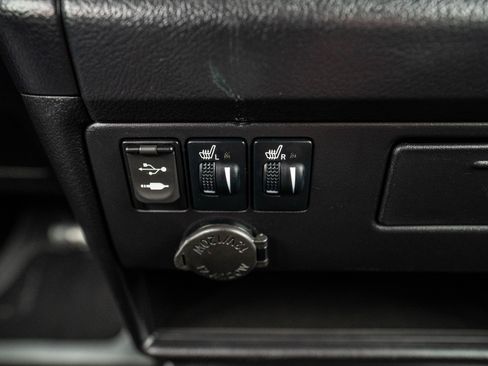 Used 2015 Toyota Sienna SE image 45