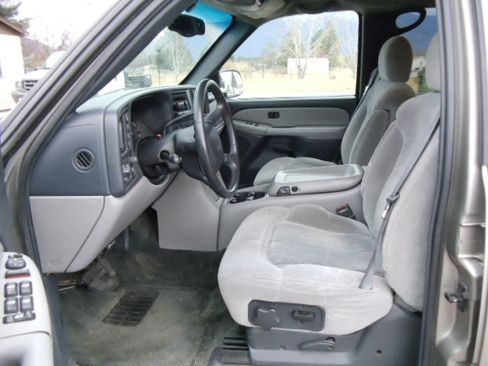Used 2001 Chevrolet Suburban LS image 17